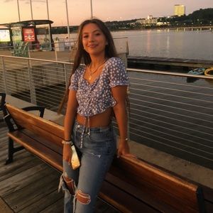 Meet your Posher, Lia